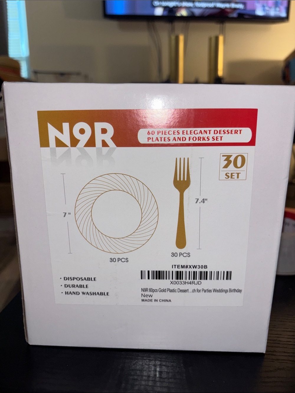 N9R 60PCS Gold Disposable Heavy Duty Plastic Cake & Dessert Plates & Gold Forks - Picture 2 of 4